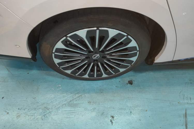 Used Nissan N7 2025 625 Max Right Rear Wheel Hub