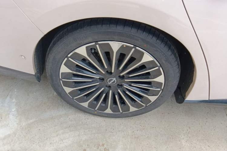 Used Nissan N7 2025 625 Max Right Rear Wheel Hub