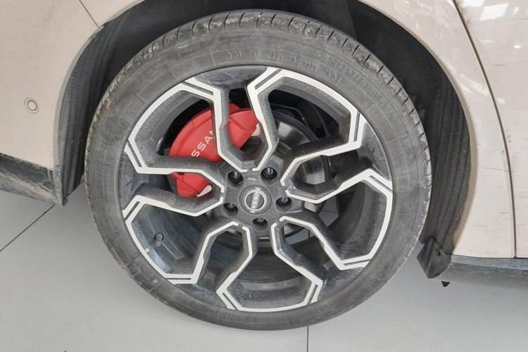 Used Nissan N7 2025 625 Max Right Rear Wheel Hub