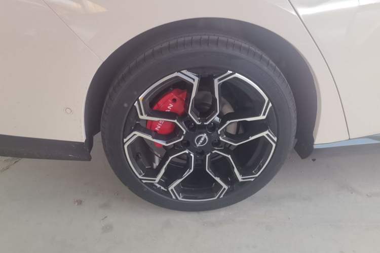 Used Nissan N7 2025 510 Max Right Rear Wheel Hub