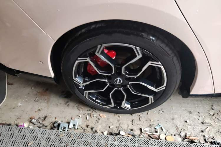 Used Nissan N7 2025 625 Max Right Rear Wheel Hub