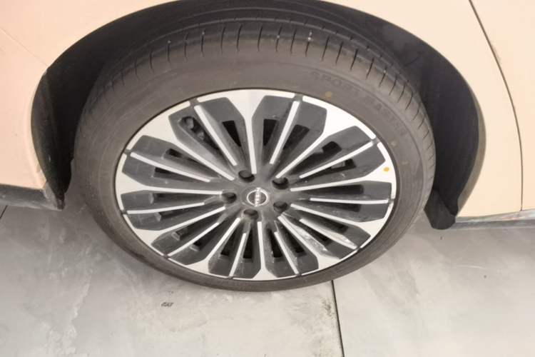 Used Nissan N7 2025 510 Pro Right Rear Wheel Hub