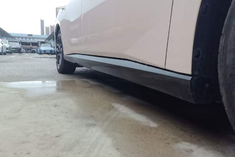 Used Nissan N7 2025 625 Max Right Side Sill
