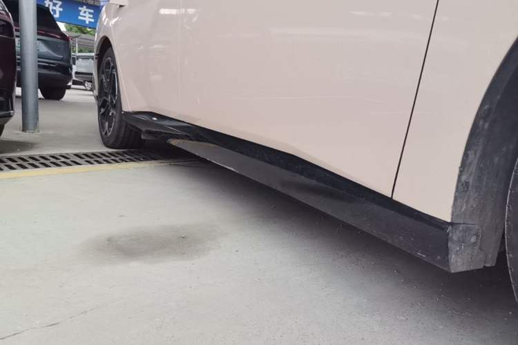 Used Nissan N7 2025 625 Max Right Side Sill