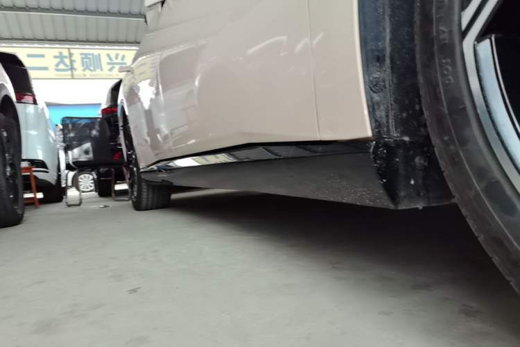 Used Nissan N7 2025 625 Max Right Side Sill