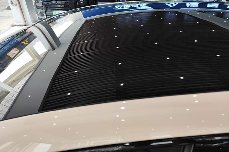 Used Nissan N7 2025 510 Max Roof