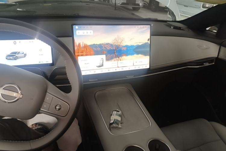 Used Nissan N7 2025 510 Pro Center Console