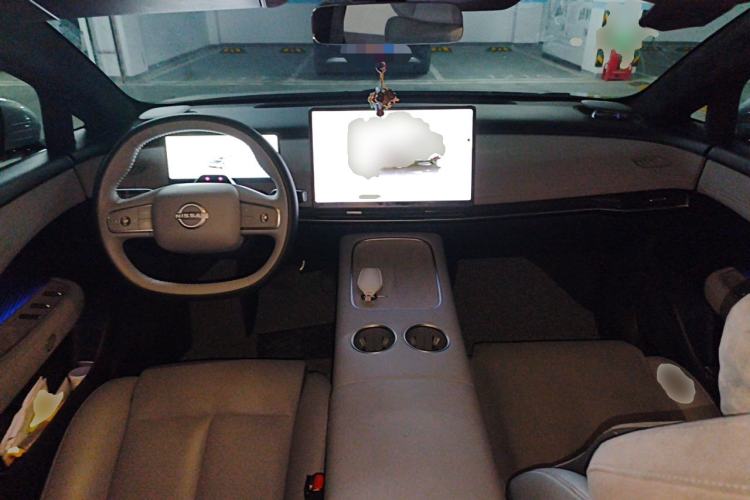 Used Nissan N7 2025 625 Max Center Console