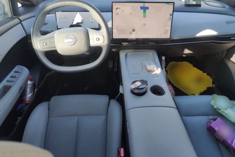 Used Nissan N7 2025 625 Max Center Console
