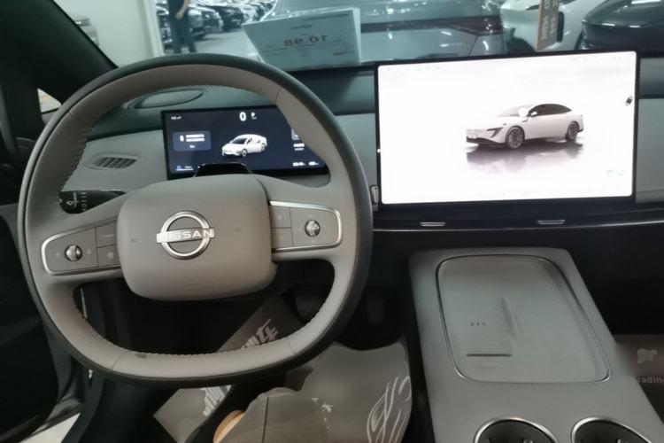 Used Nissan N7 2025 510 Max Center Console