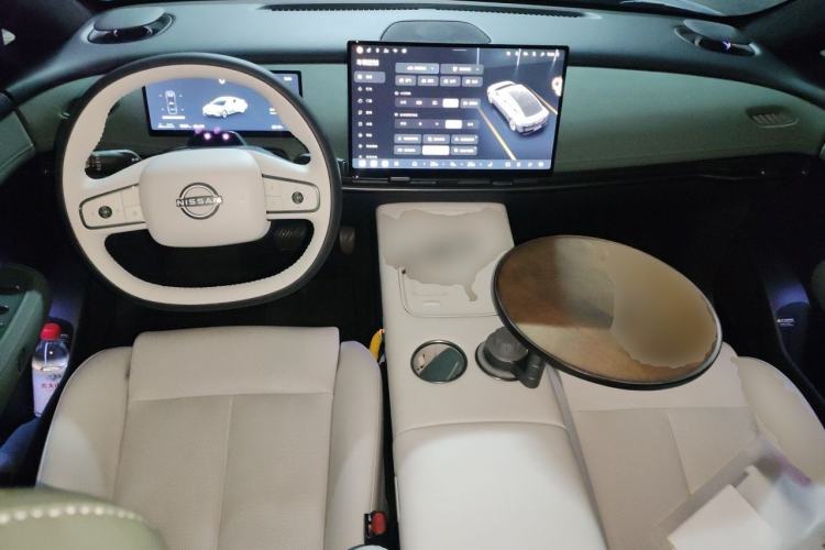 Used Nissan N7 2025 625 Max Center Console