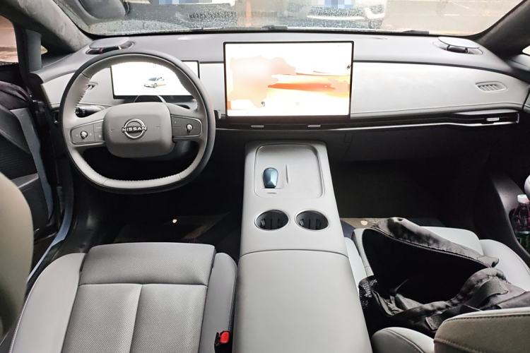 Used Nissan N7 2025 510 Max Center Console