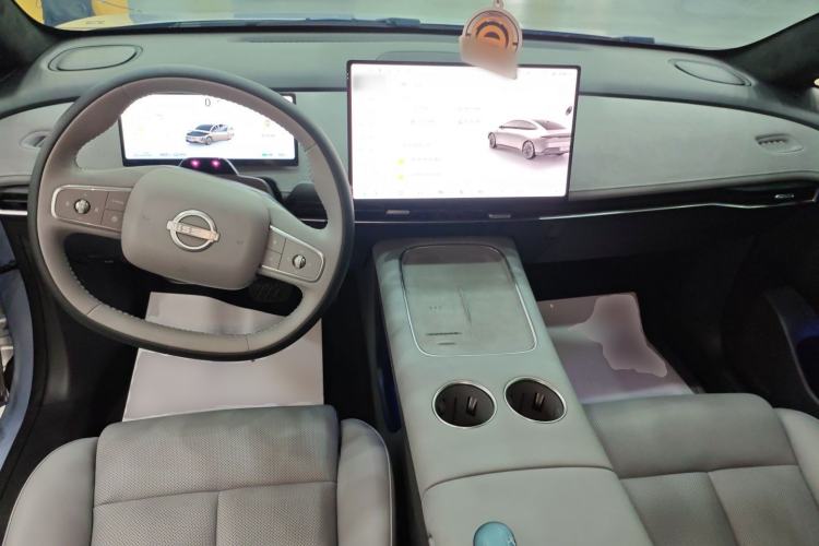 Used Nissan N7 2025 510 Max Center Console