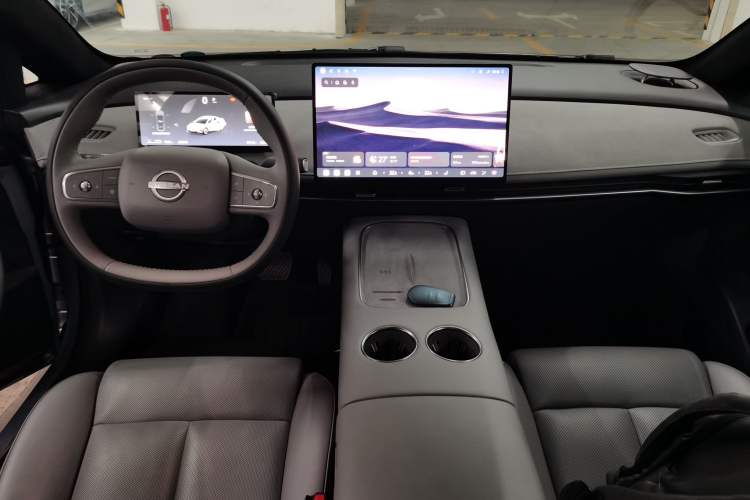 Used Nissan N7 2025 510 Pro Center Console