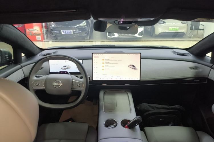 Used Nissan N7 2025 510 Max Center Console