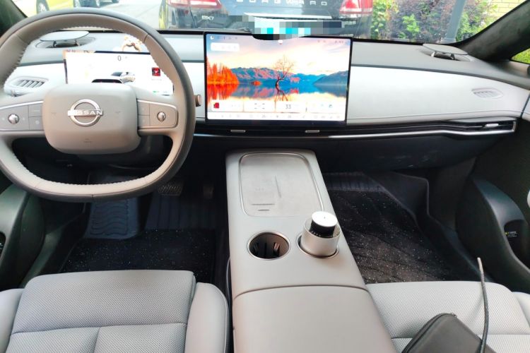 Used Nissan N7 2025 510 Max Center Console