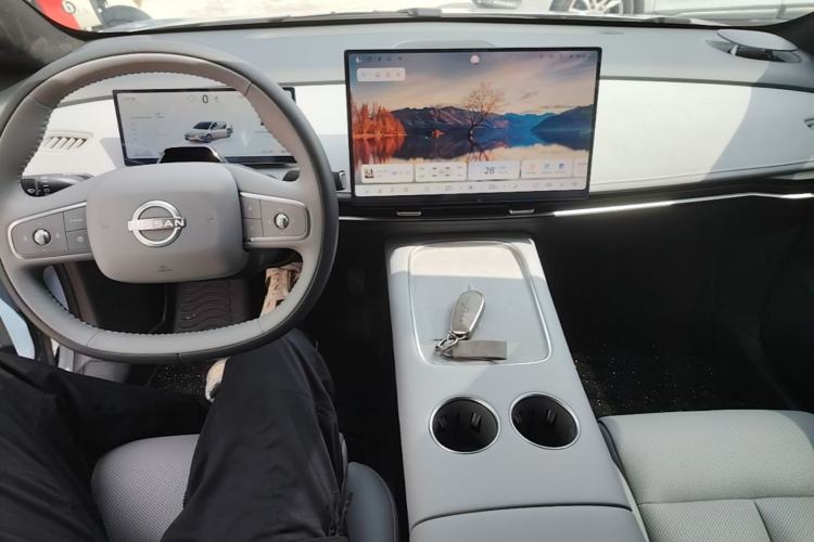 Used Nissan N7 2025 510 Max Center Console