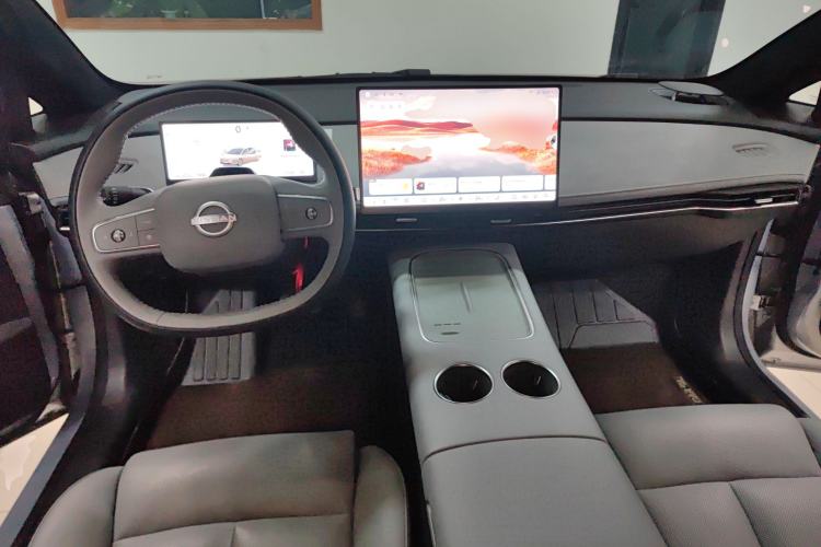 Used Nissan N7 2025 625 Max Center Console