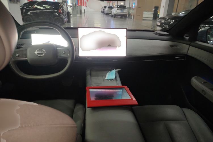 Used Nissan N7 2025 510 Max Center Console