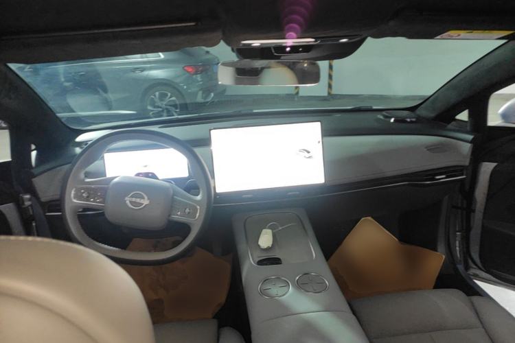 Used Nissan N7 2025 510 Max Center Console
