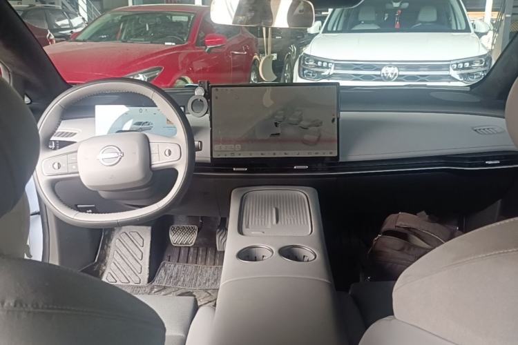 Used Nissan N7 2025 510 Max Center Console