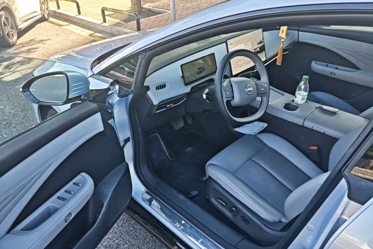 Used Nissan N7 2025 625 Max Driver Seat