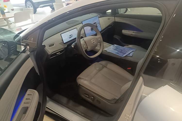 Used Nissan N7 2025 510 Max Driver Seat