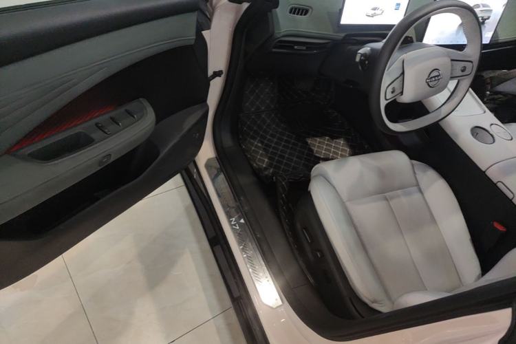 Used Nissan N7 2025 625 Max Driver Seat