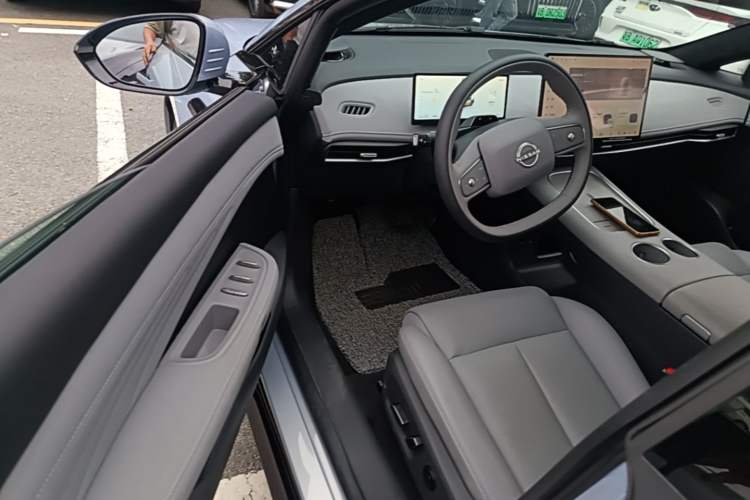 Used Nissan N7 2025 625 Max Driver Seat