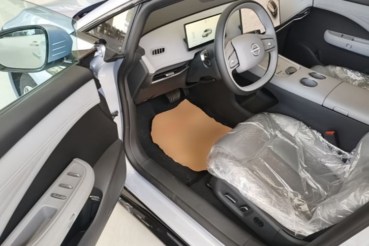Used Nissan N7 2025 625 Pro Driver Seat
