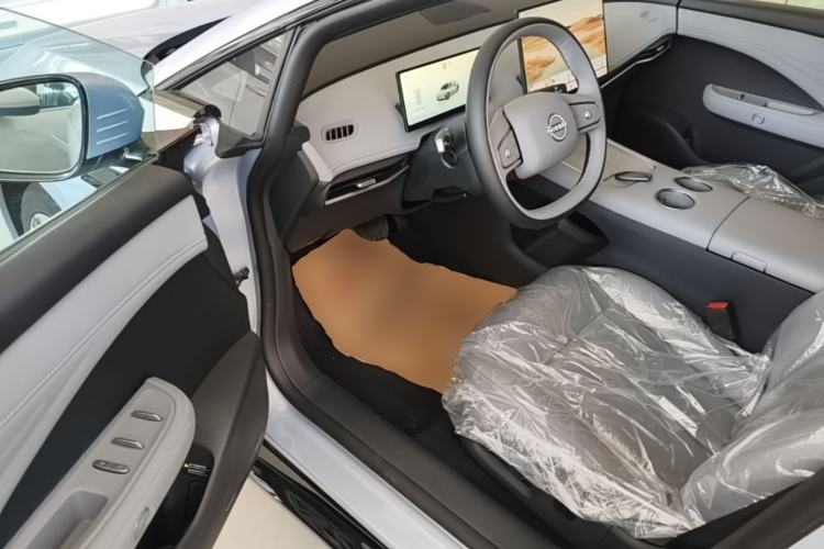 Used Nissan N7 2025 625 Pro Driver Seat