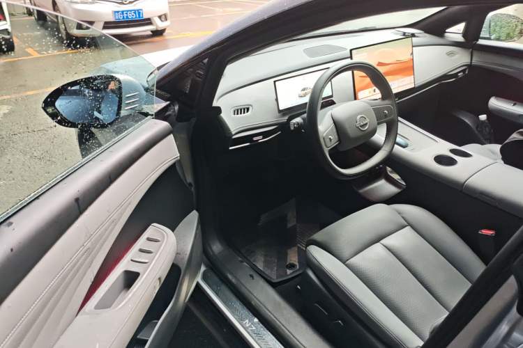 Used Nissan N7 2025 510 Max Driver Seat