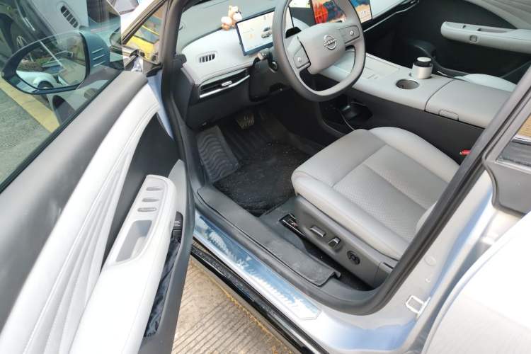 Used Nissan N7 2025 510 Max Driver Seat
