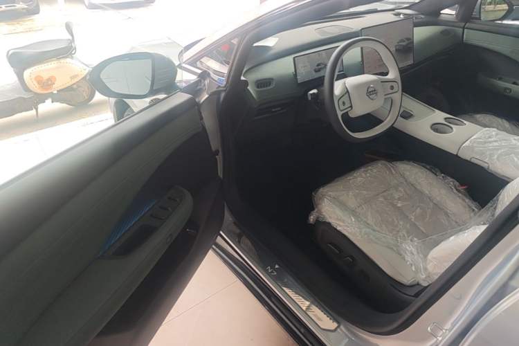Used Nissan N7 2025 625 Max Driver Seat