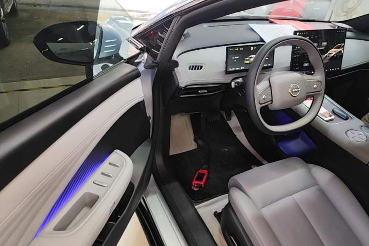Used Nissan N7 2025 625 Pro Driver Seat