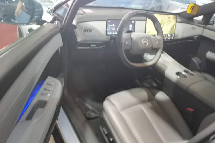 Used Nissan N7 2025 510 Max Driver Seat