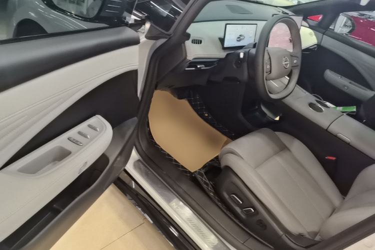 Used Nissan N7 2025 510 Max Driver Seat
