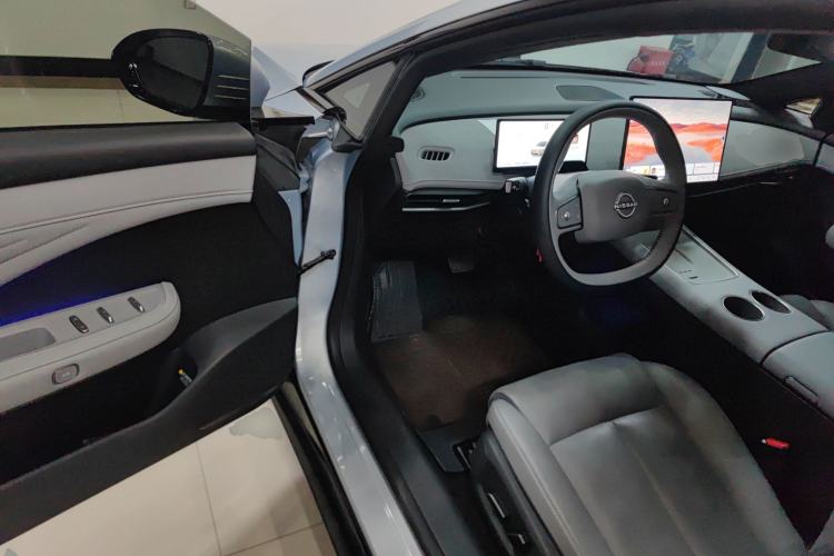 Used Nissan N7 2025 625 Max Driver Seat