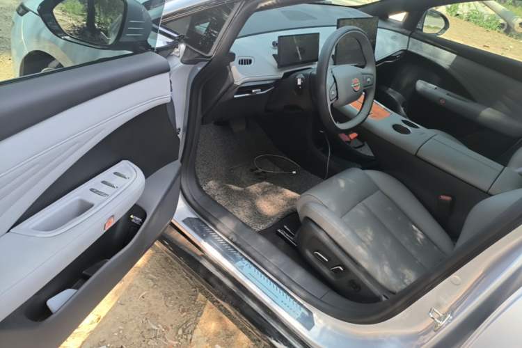 Used Nissan N7 2025 625 Pro Driver Seat