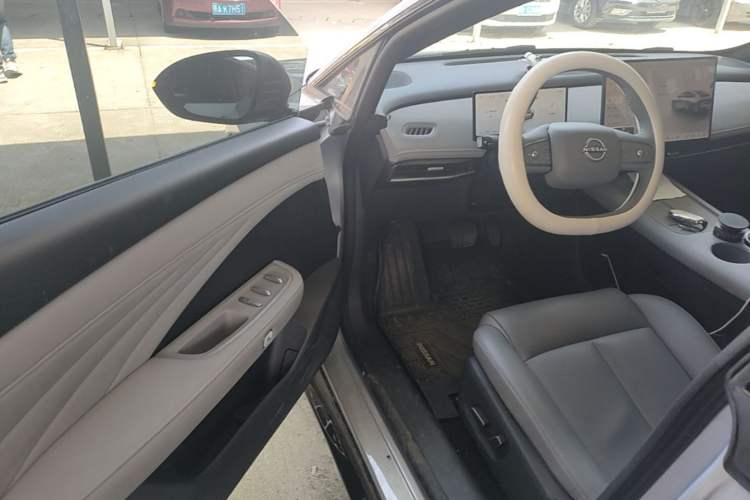 Used Nissan N7 2025 510 Air Driver Seat