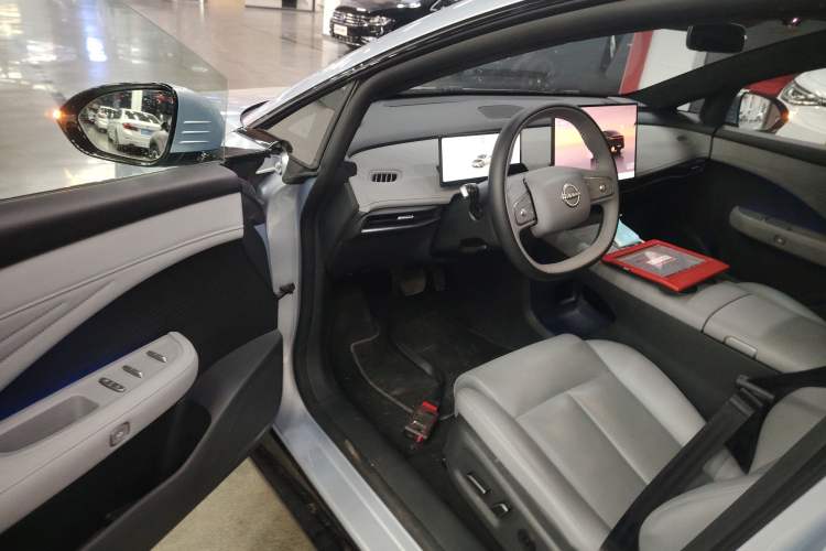 Used Nissan N7 2025 510 Max Driver Seat