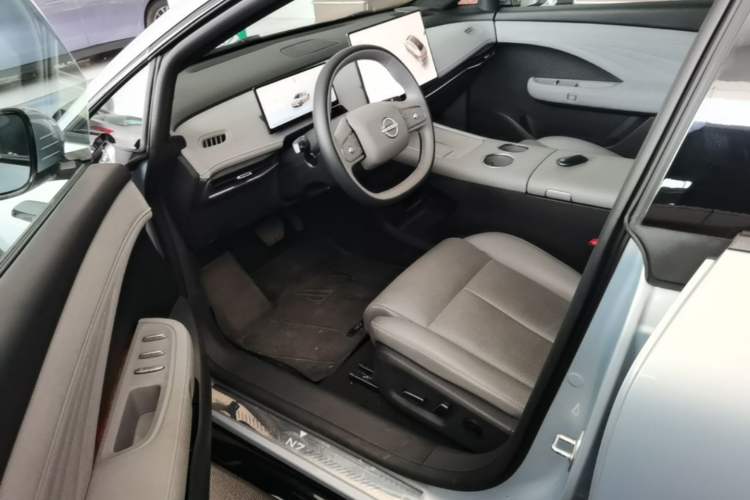 Used Nissan N7 2025 510 Air Driver Seat