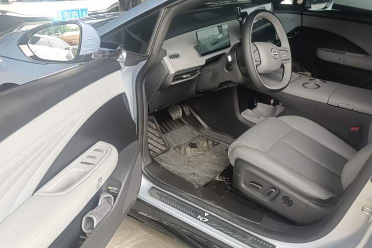Used Nissan N7 2025 510 Max Driver Seat