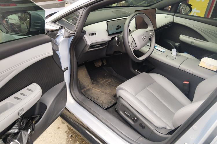 Used Nissan N7 2025 625 Max Driver Seat