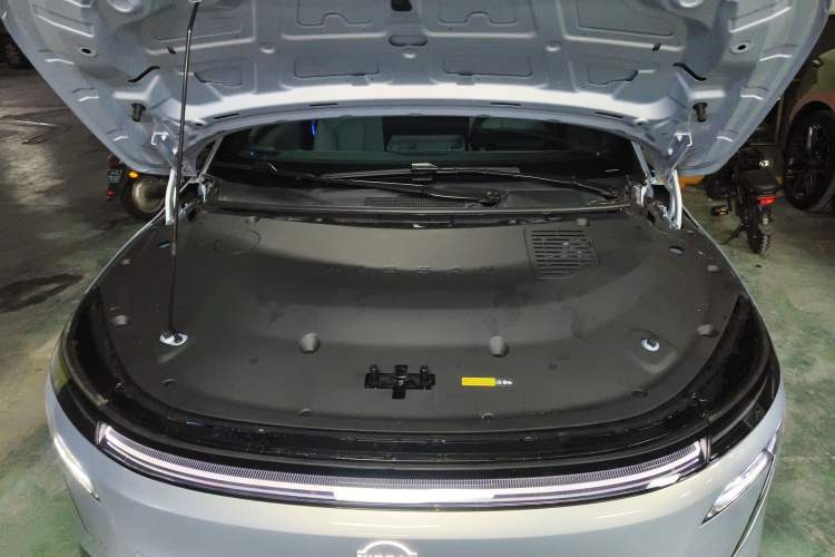 Used Nissan N7 2025 625 Max Engine Bay