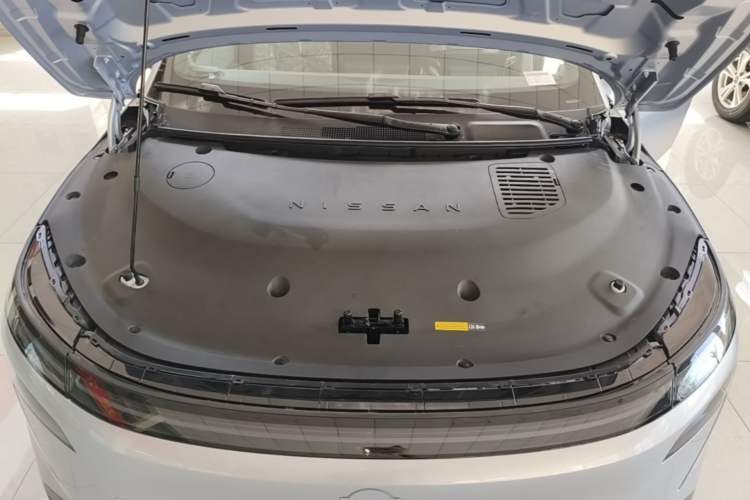 Used Nissan N7 2025 625 Pro Engine Bay