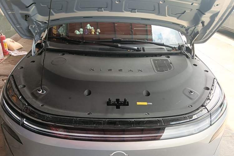 Used Nissan N7 2025 625 Pro Engine Bay