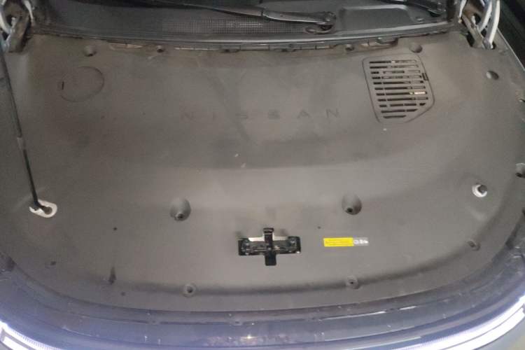 Used Nissan N7 2025 625 Max Engine Bay