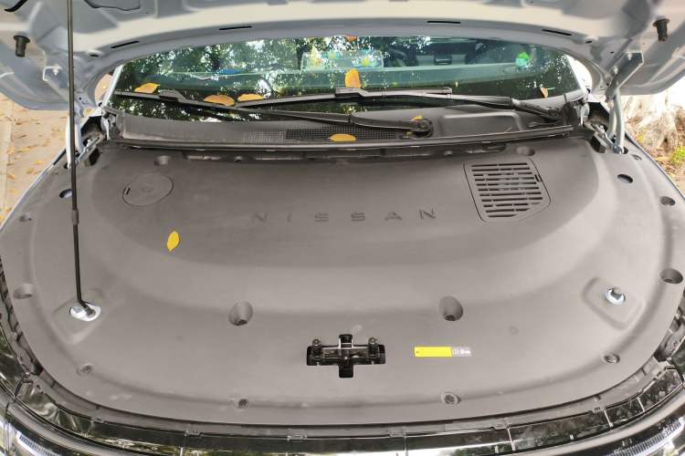 Used Nissan N7 2025 625 Max Engine Bay