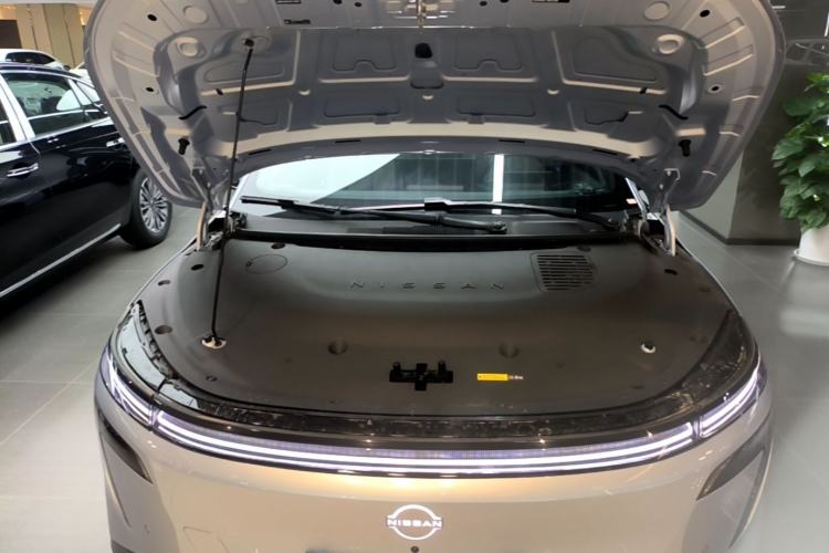 Used Nissan N7 2025 625 Max Engine Bay